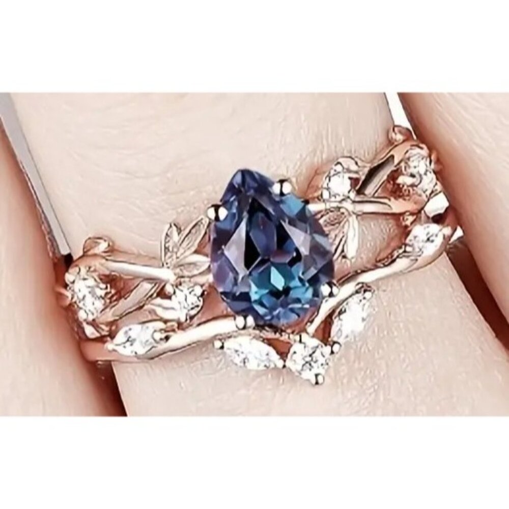Pear Shape Alexandrite 2 piece Bridal Set engagement set in rose gold - Picture 8 of 8